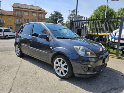 Ford Fiesta 1.4 16V 5p. Ghia (2)