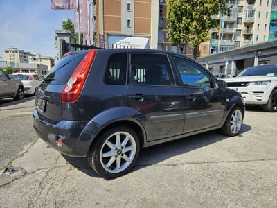 Ford Fiesta 1.4 16V 5p. Ghia (3)