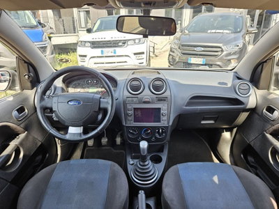 Ford Fiesta 1.4 16V 5p. Ghia (8)
