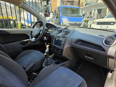 Ford Fiesta 1.4 16V 5p. Ghia (9)