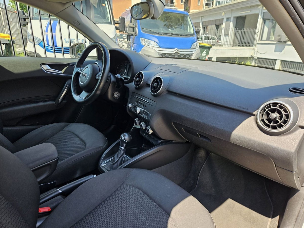 Audi A1 Sportback 1.4 TDI S tronic (10)