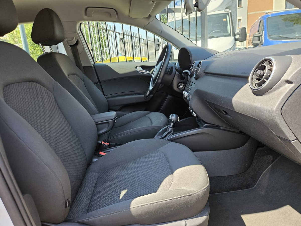 Audi A1 Sportback 1.4 TDI S tronic (11)