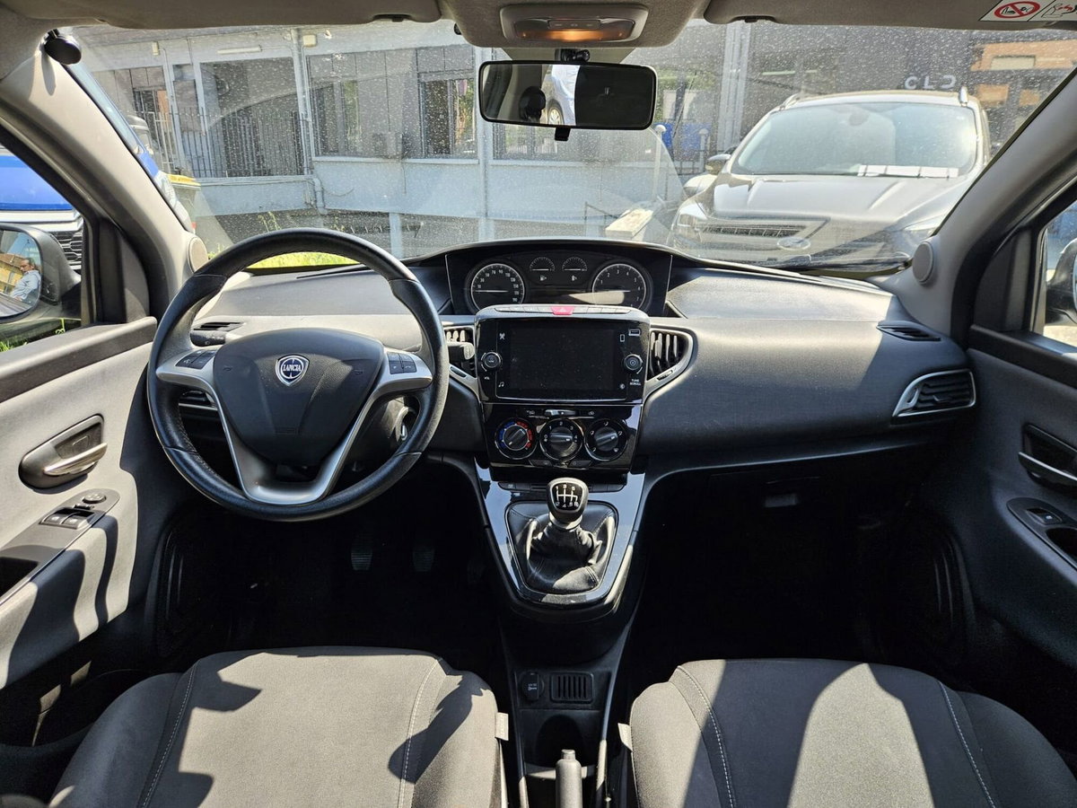 Lancia Ypsilon 1.0 FireFly 5 porte S&S Hybrid Ecochic Silver (10)
