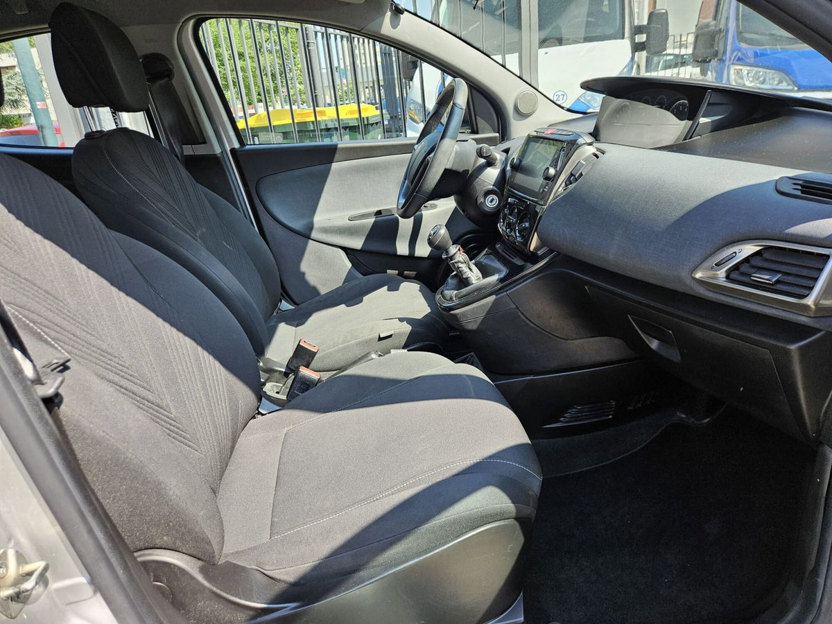 Lancia Ypsilon 1.0 FireFly 5 porte S&S Hybrid Ecochic Silver (12)