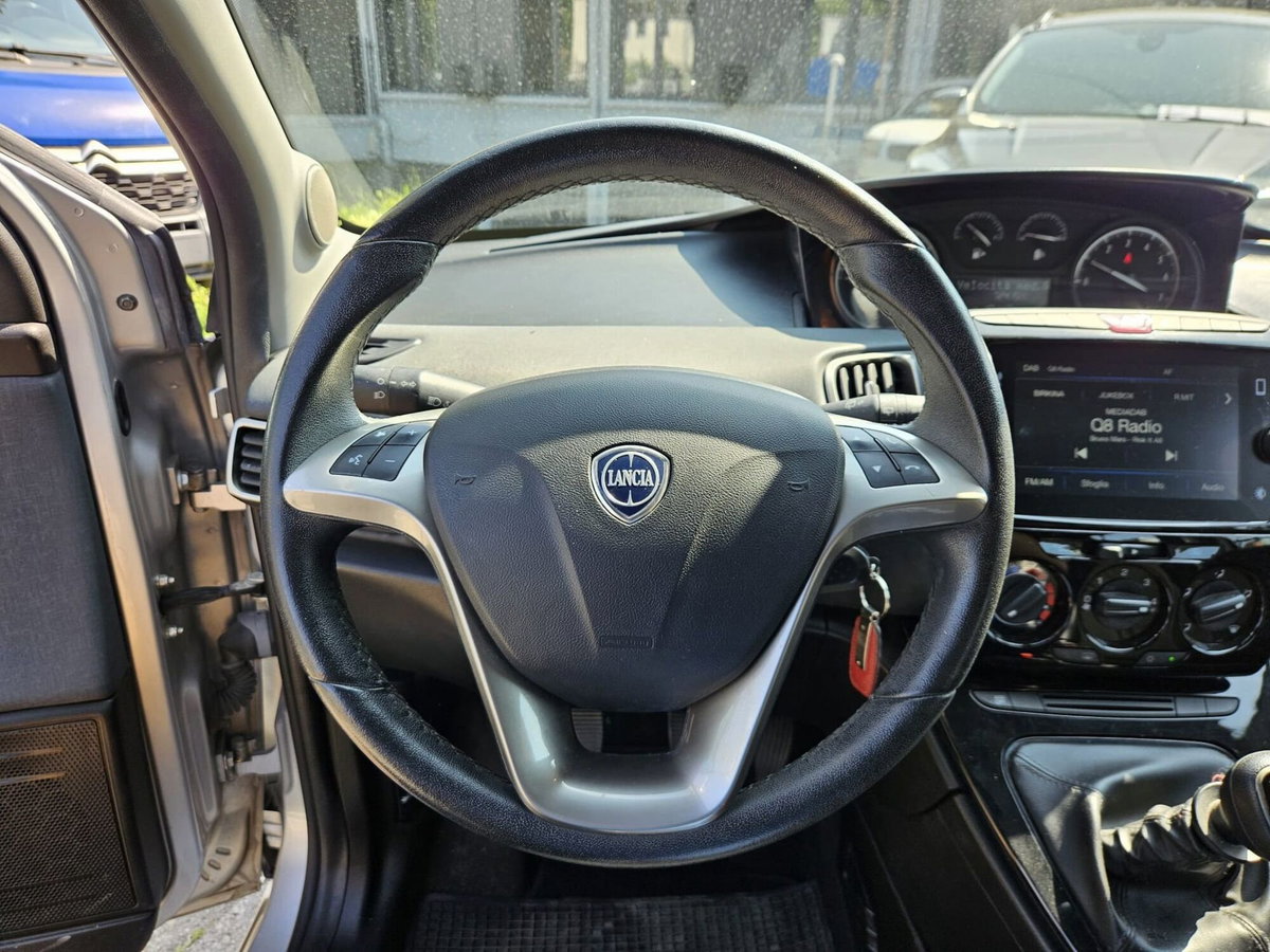 Lancia Ypsilon 1.0 FireFly 5 porte S&S Hybrid Ecochic Silver (14)