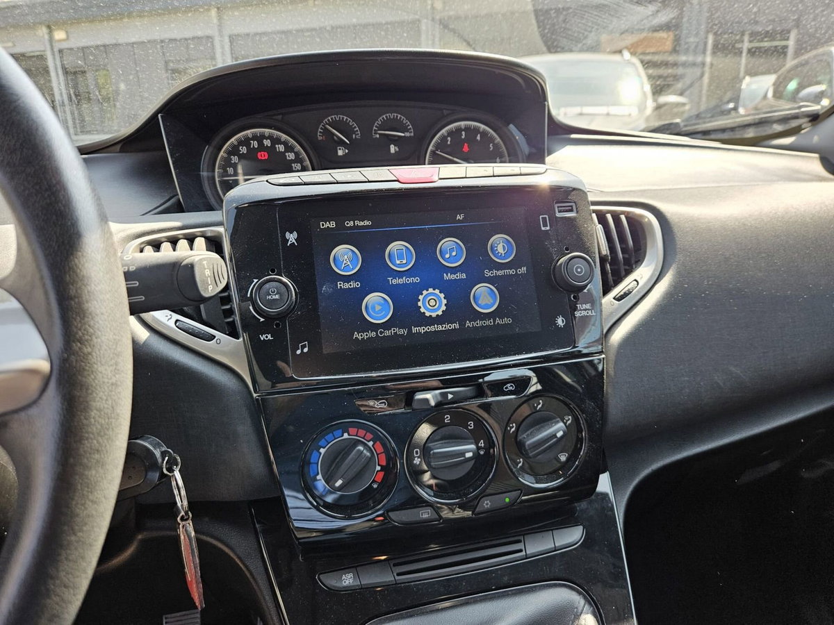 Lancia Ypsilon 1.0 FireFly 5 porte S&S Hybrid Ecochic Silver (15)