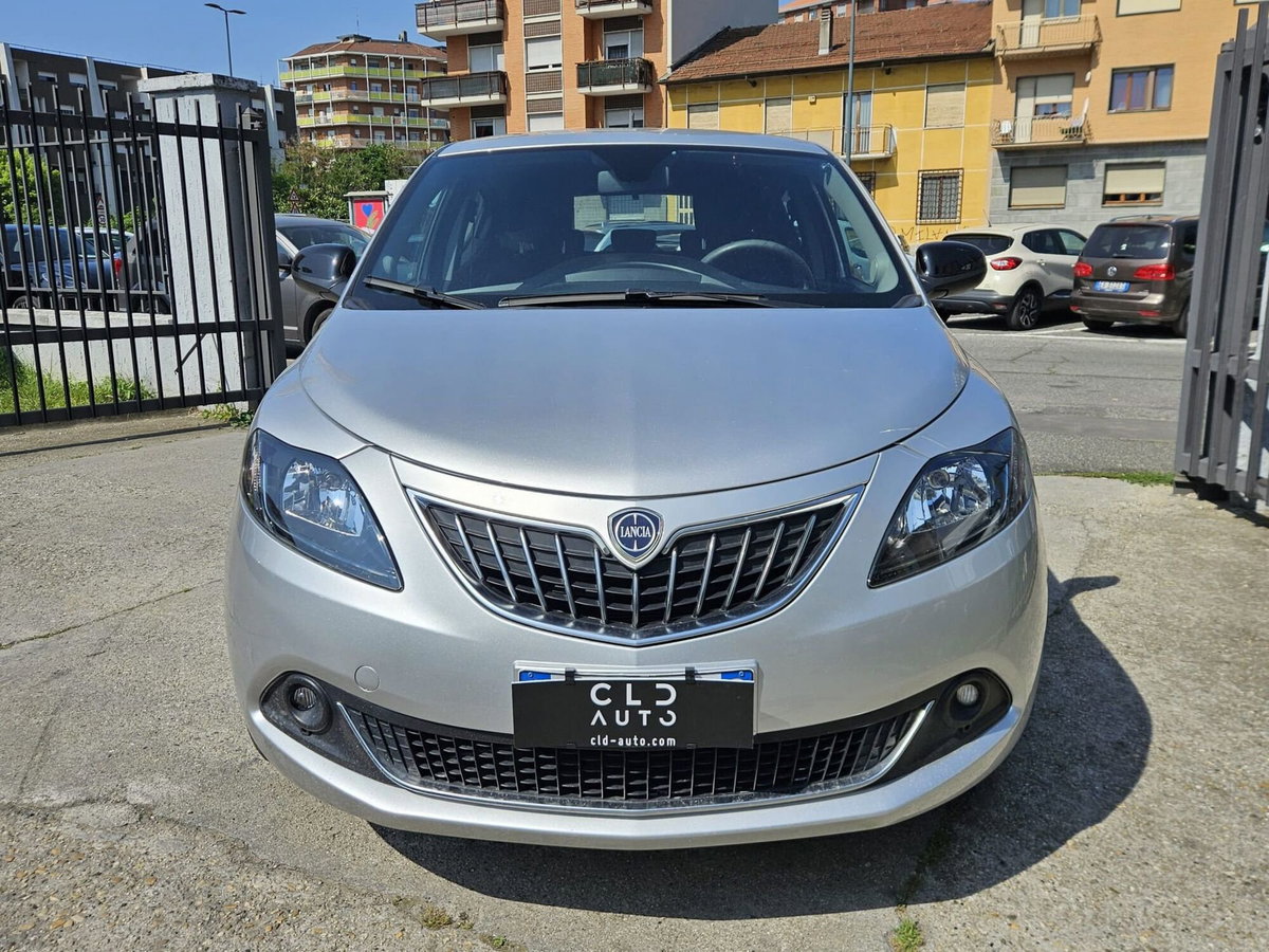 Lancia Ypsilon 1.0 FireFly 5 porte S&S Hybrid Ecochic Silver (2)