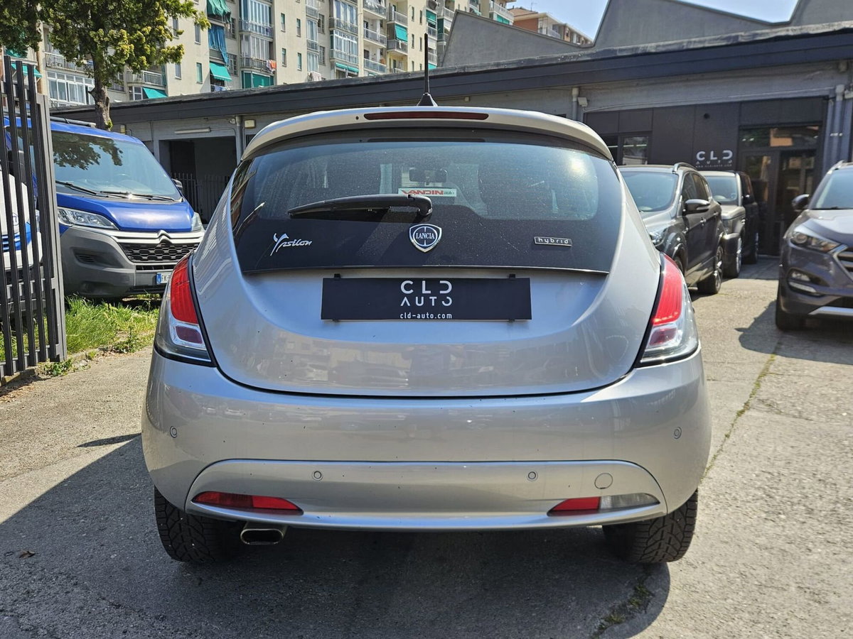 Lancia Ypsilon 1.0 FireFly 5 porte S&S Hybrid Ecochic Silver (5)