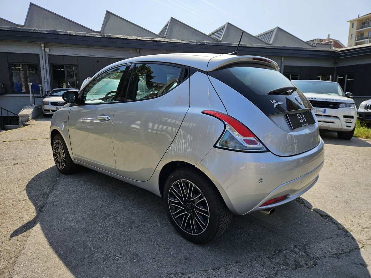 Lancia Ypsilon 1.0 FireFly 5 porte S&S Hybrid Ecochic Silver (6)