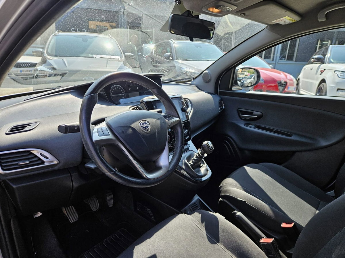 Lancia Ypsilon 1.0 FireFly 5 porte S&S Hybrid Ecochic Silver (7)