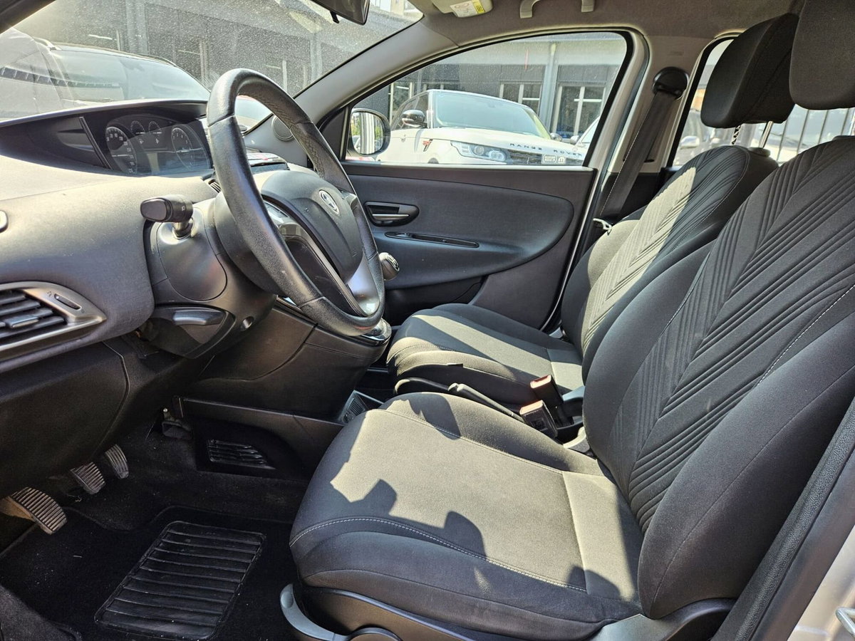 Lancia Ypsilon 1.0 FireFly 5 porte S&S Hybrid Ecochic Silver (8)