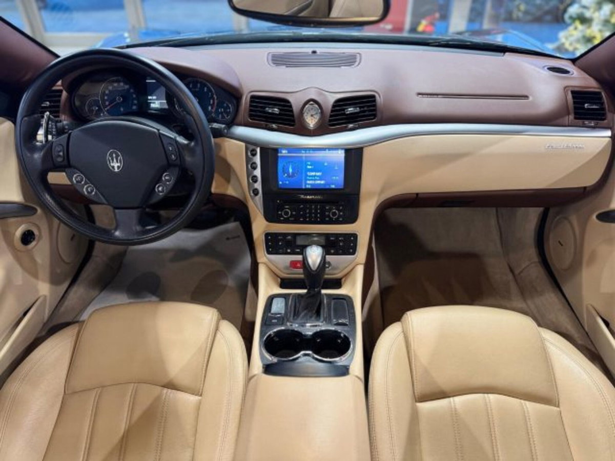 Maserati Grancabrio 4.7 V8 (10)