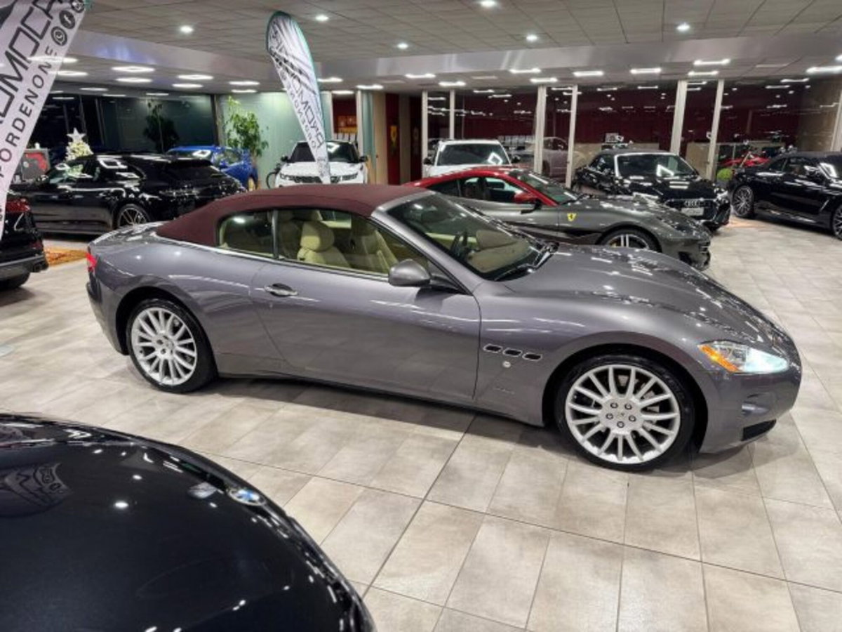 Maserati Grancabrio 4.7 V8 (16)
