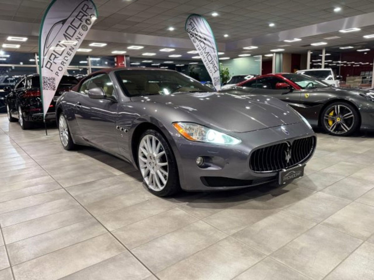 Maserati Grancabrio 4.7 V8 (3)