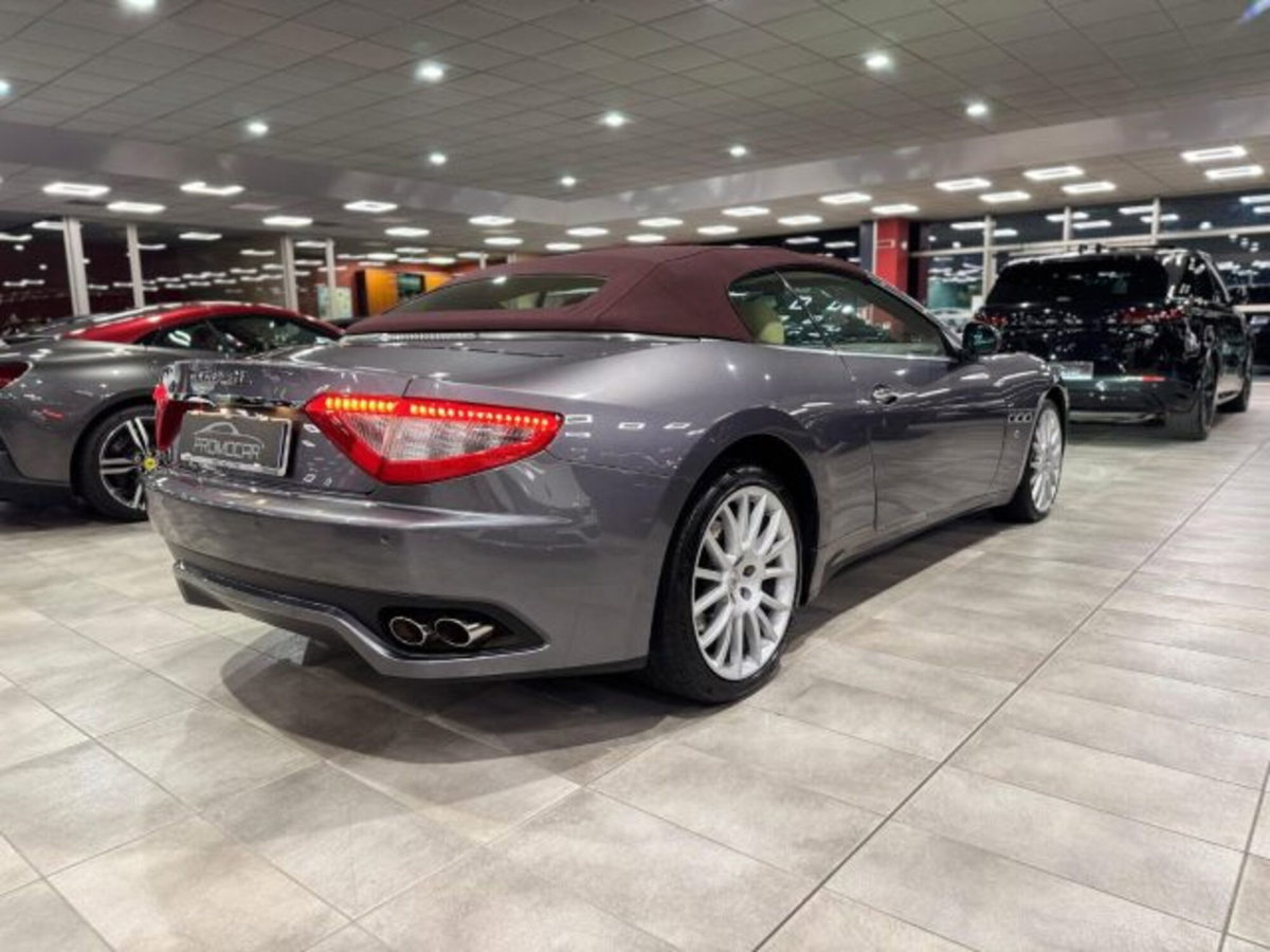 Maserati Grancabrio 4.7 V8 (4)