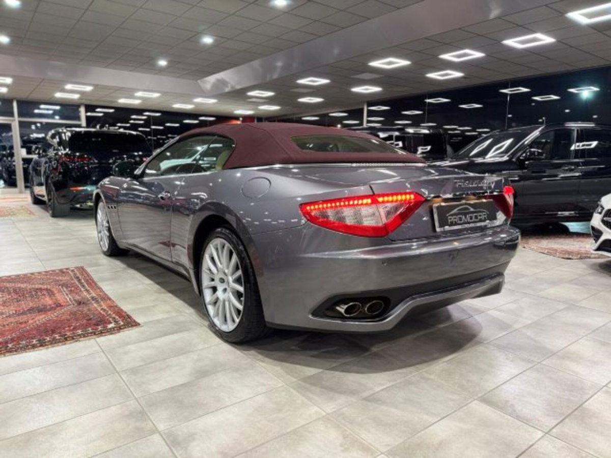 Maserati Grancabrio 4.7 V8 (5)