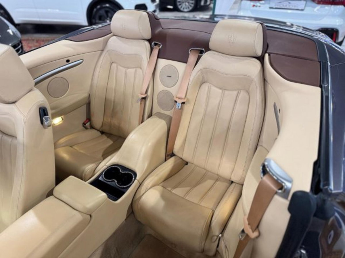 Maserati Grancabrio 4.7 V8 (9)