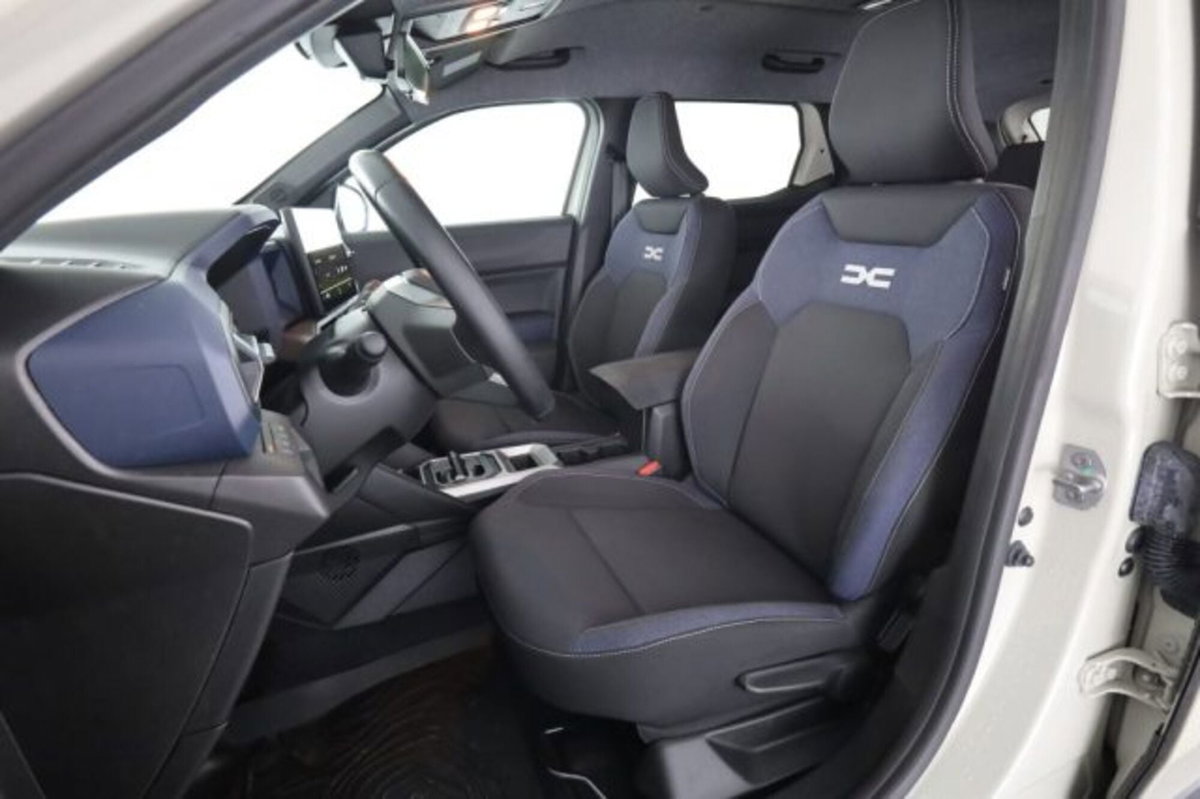 Dacia Duster 1.6 hybrid Journey 140cv (2)