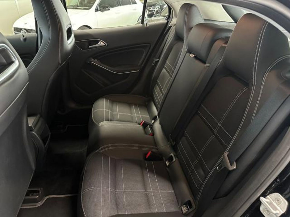 Mercedes-Benz GLA SUV 220 d Automatic 4Matic Sport (11)