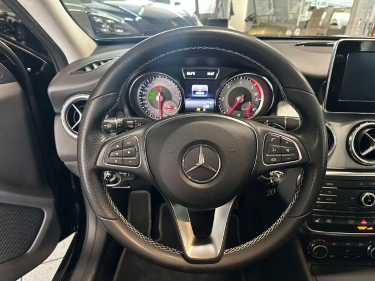 Mercedes-Benz GLA SUV 220 d Automatic 4Matic Sport (18)