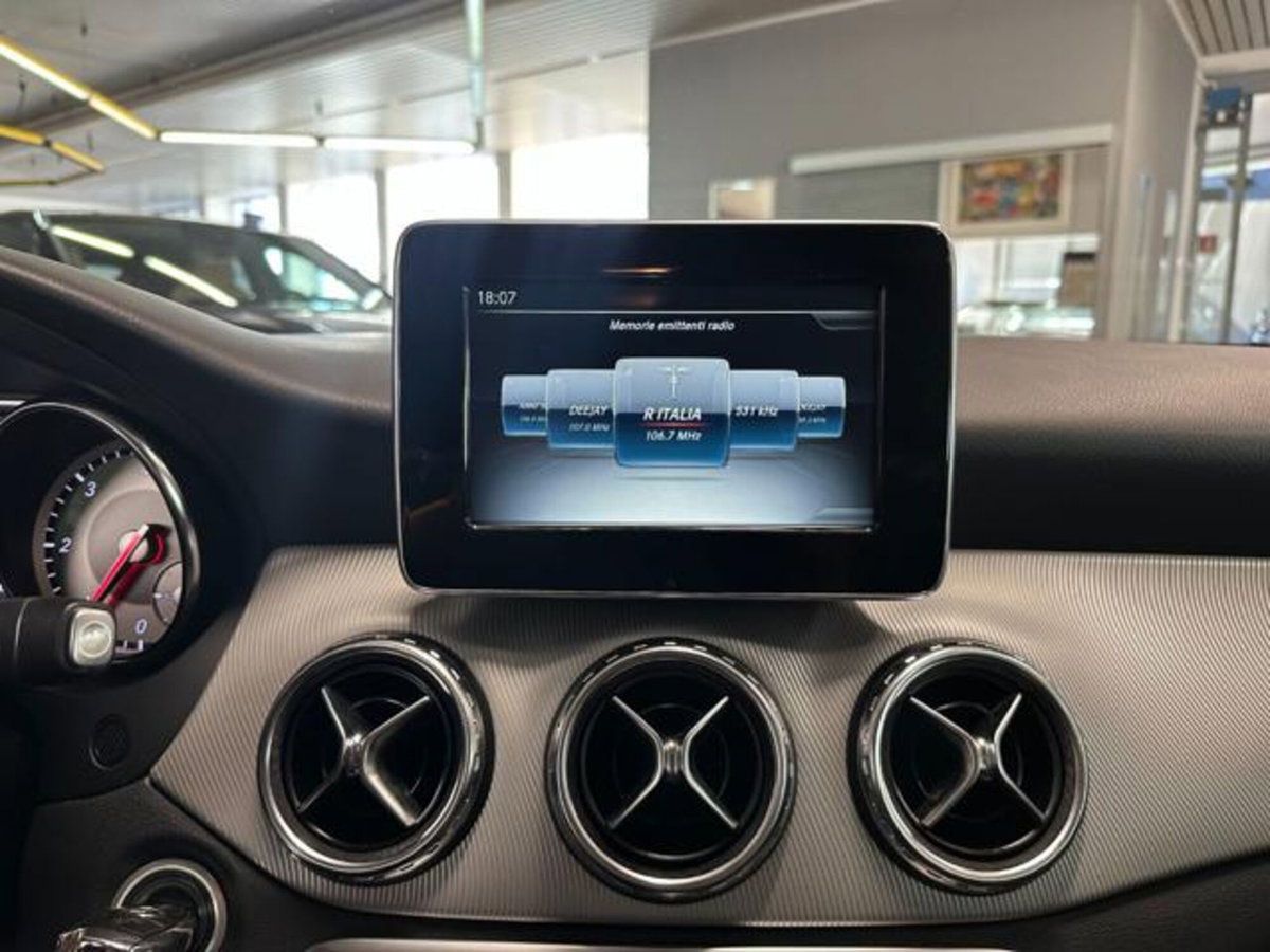 Mercedes-Benz GLA SUV 220 d Automatic 4Matic Sport (20)