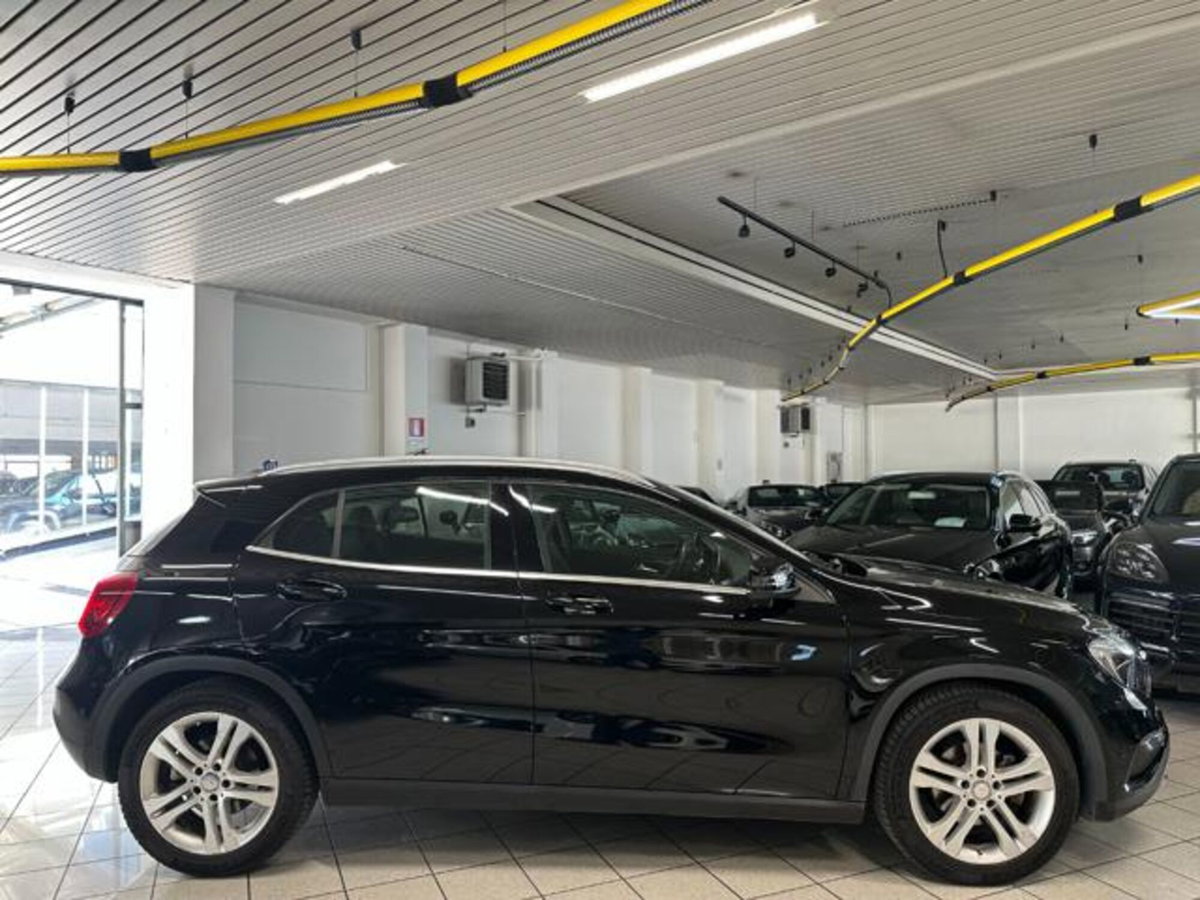 Mercedes-Benz GLA SUV 220 d Automatic 4Matic Sport (5)