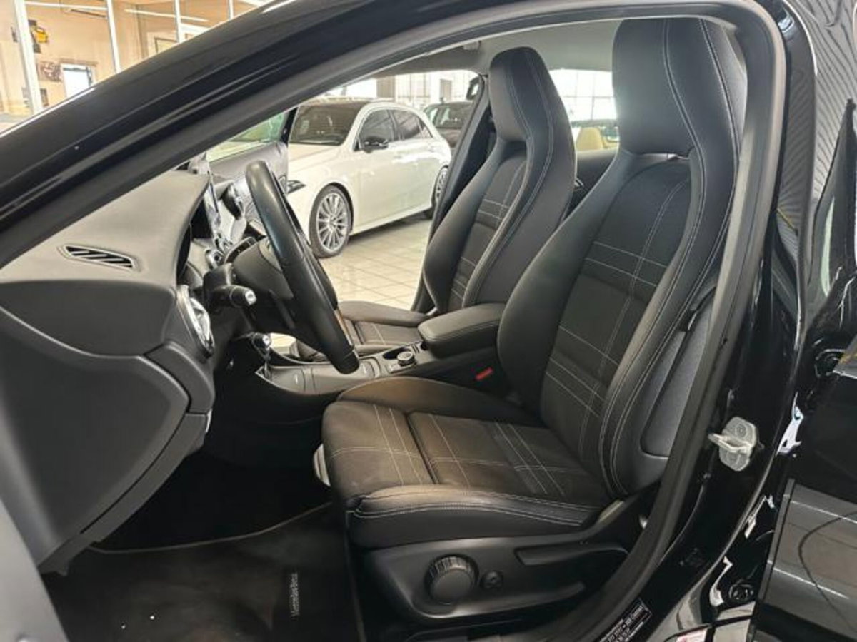 Mercedes-Benz GLA SUV 220 d Automatic 4Matic Sport (9)