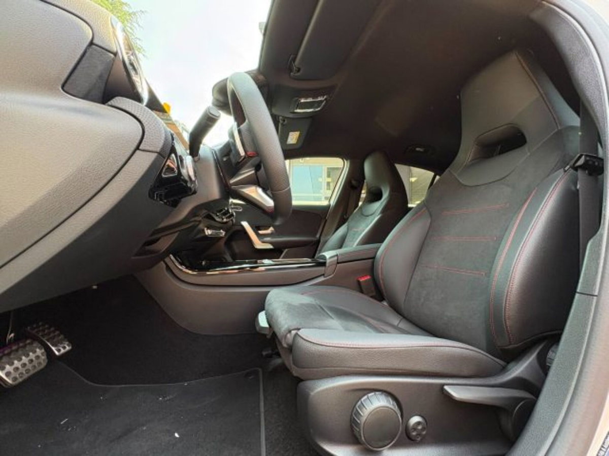 Mercedes-Benz Classe A 180 AMG Line Premium Plus auto (16)