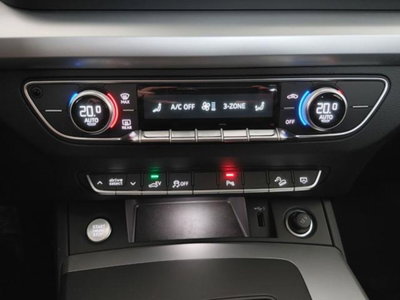 Audi Q5 50 TFSI e quattro S tronic Business Design (17)