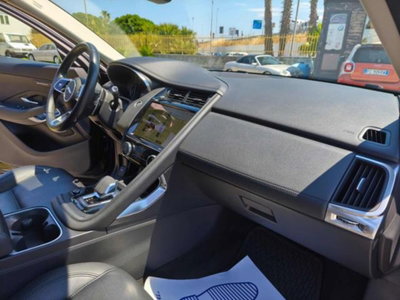 Jaguar E-Pace 2.0D I4 163 CV AWD Auto SE (16)