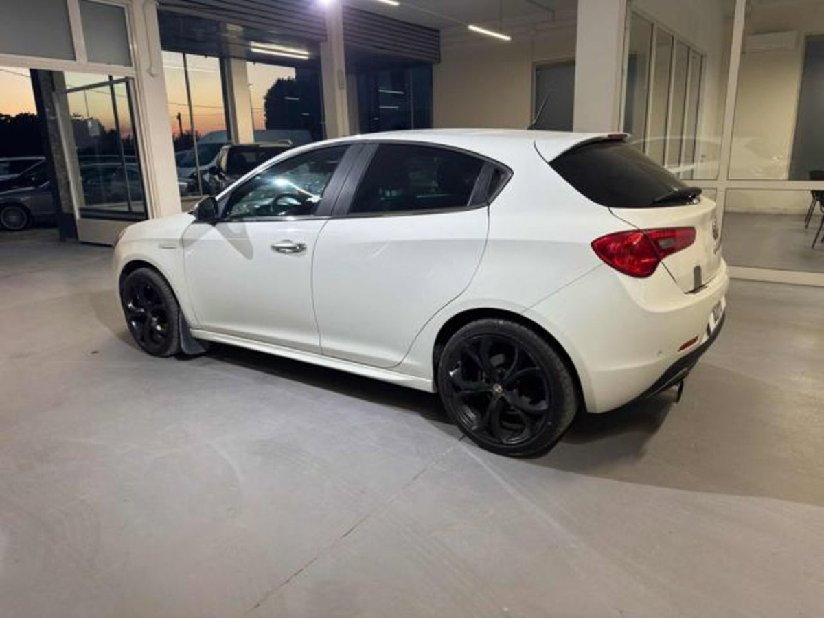 Alfa Romeo Giulietta 2.0 JTDm-2 Progression 170cv tct (4)