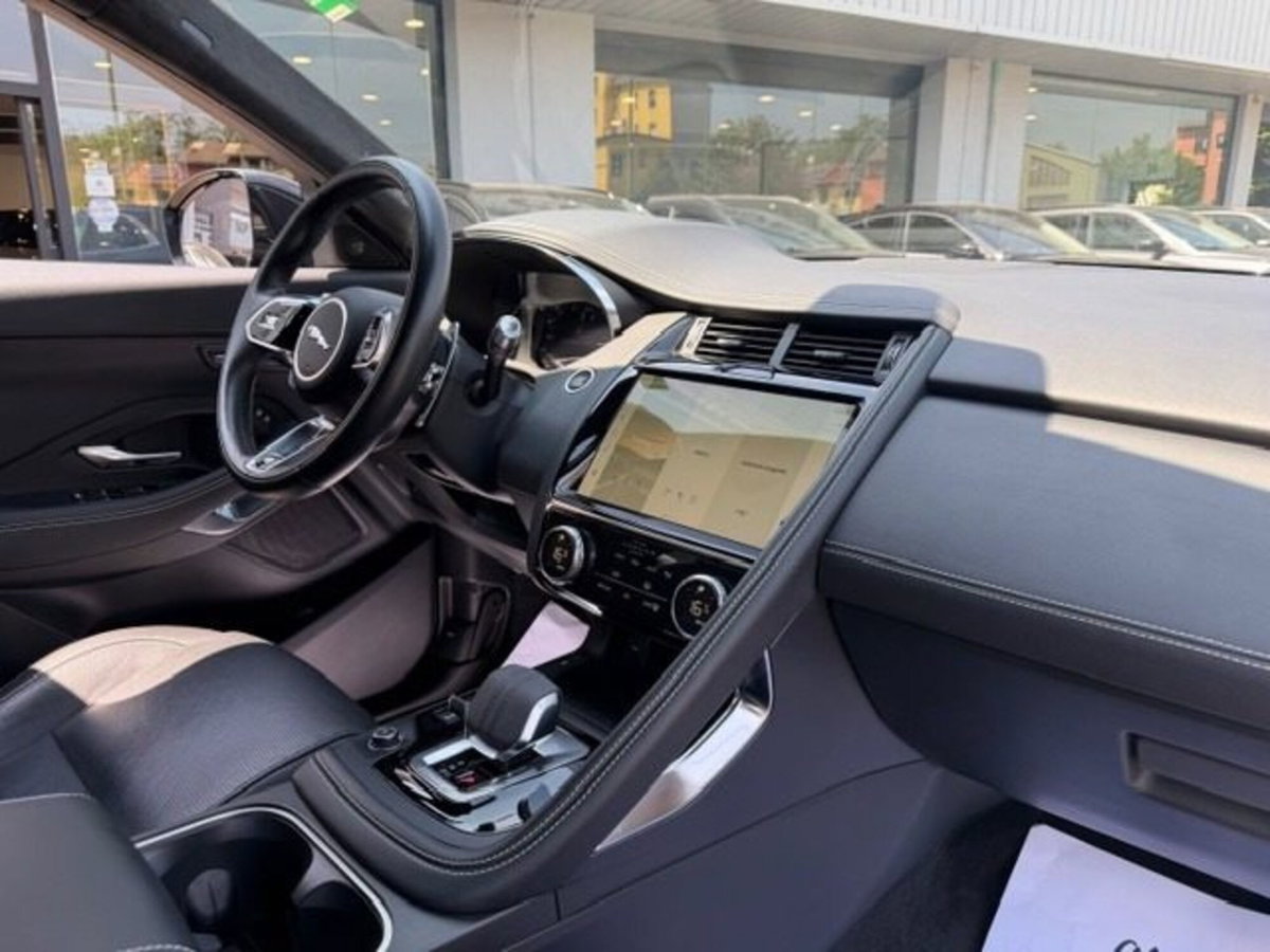 Jaguar E-Pace 2.0d i4 mhev R-Dynamic S awd 163cv auto (13)