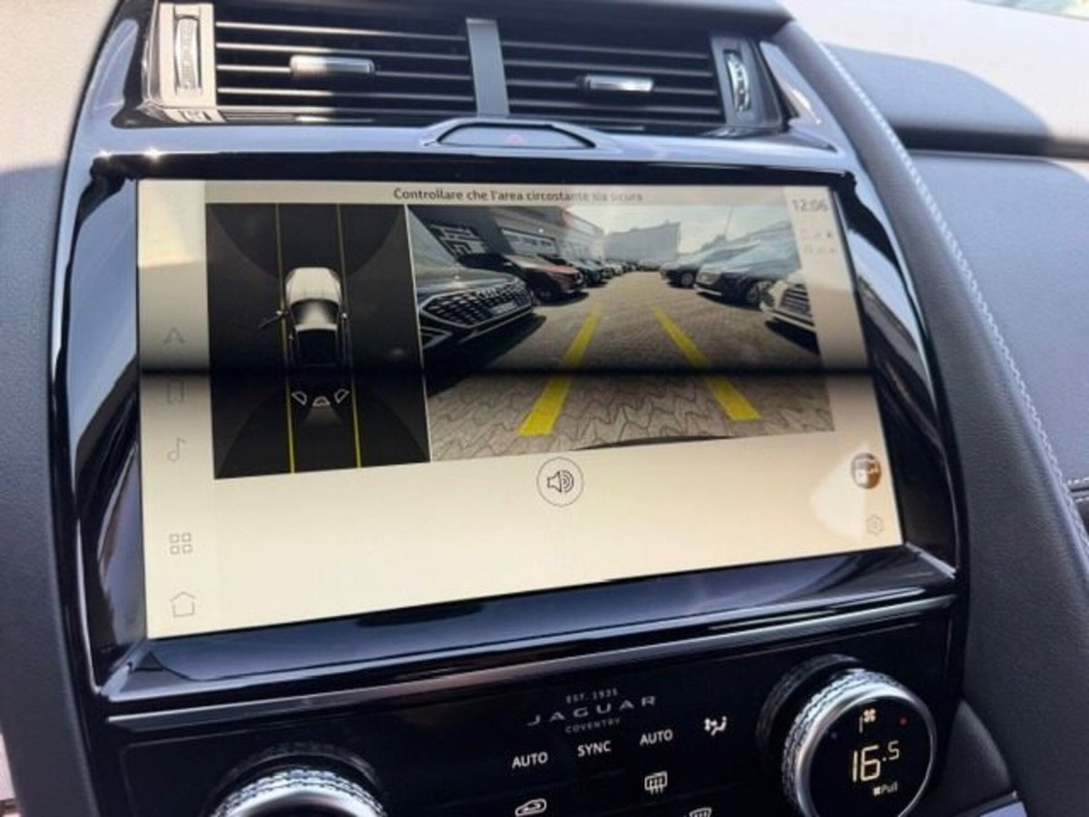 Jaguar E-Pace 2.0d i4 mhev R-Dynamic S awd 163cv auto (17)