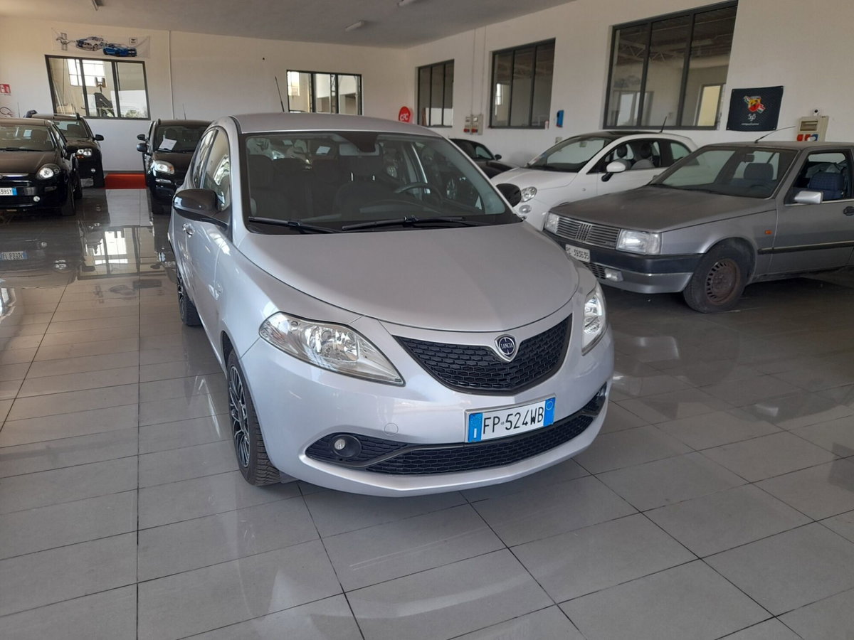 Lancia Ypsilon 1.2 69 CV 5 porte Platinum