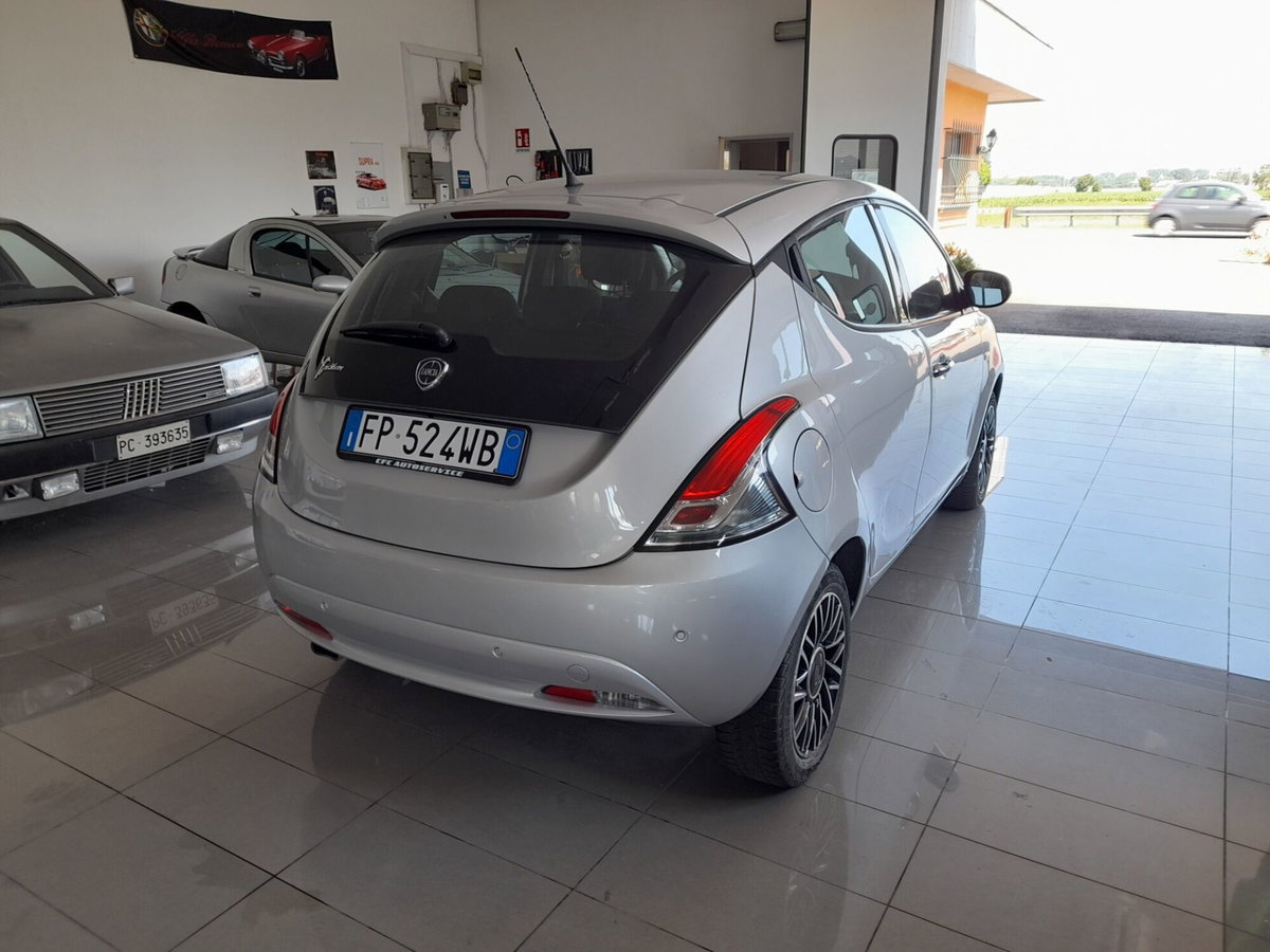Lancia Ypsilon 1.2 69 CV 5 porte Platinum (10)