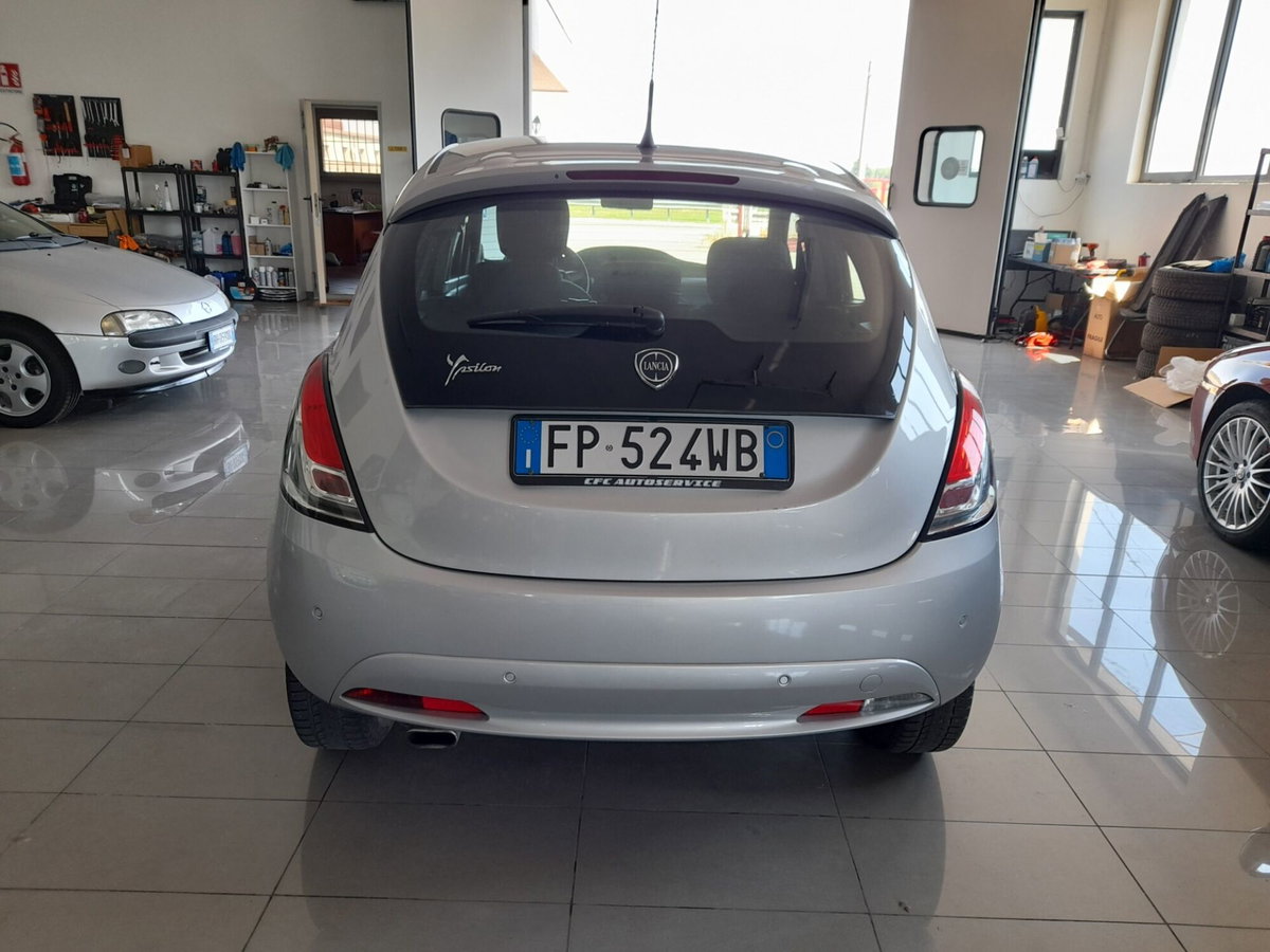 Lancia Ypsilon 1.2 69 CV 5 porte Platinum (11)