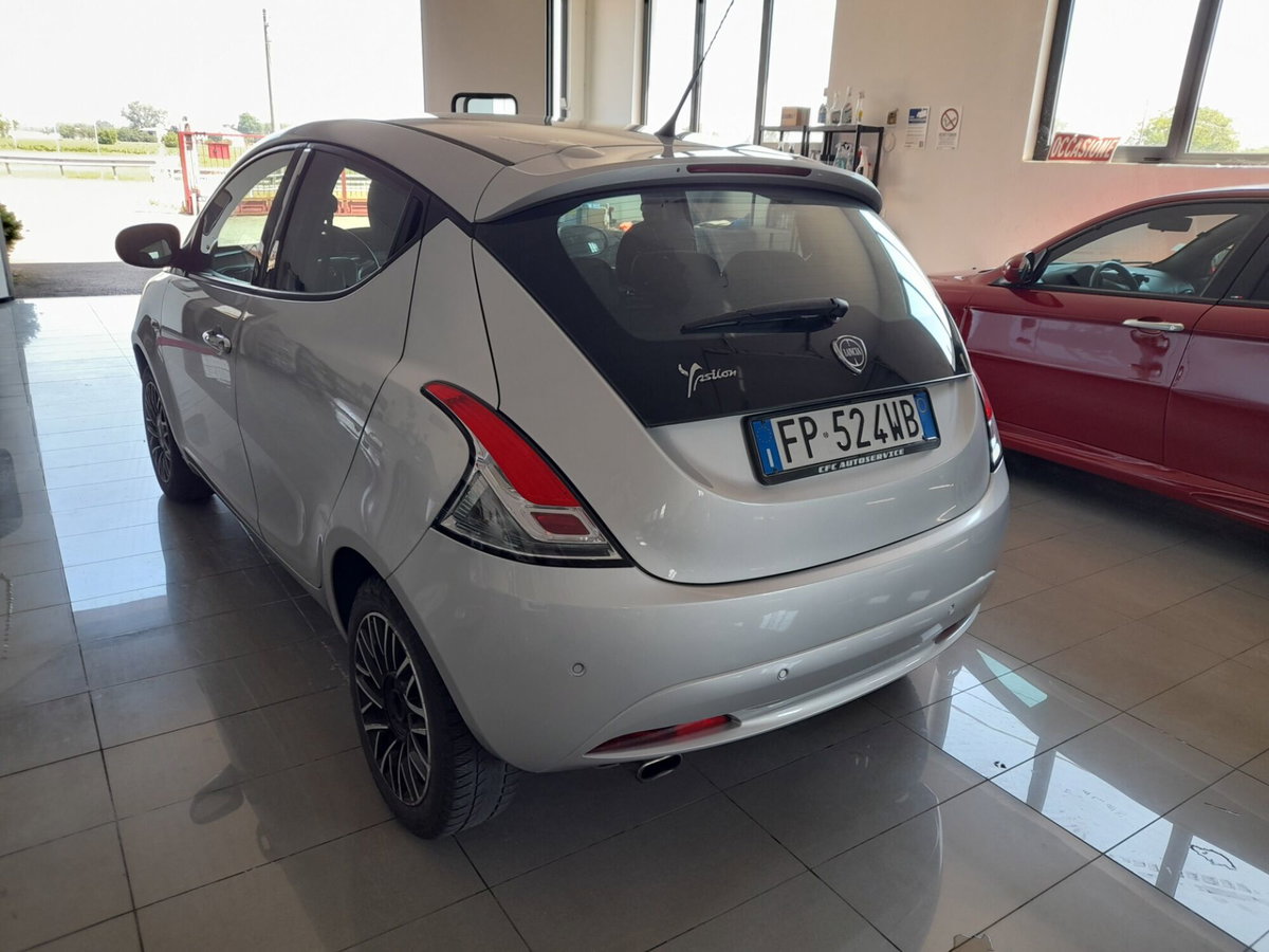 Lancia Ypsilon 1.2 69 CV 5 porte Platinum (12)