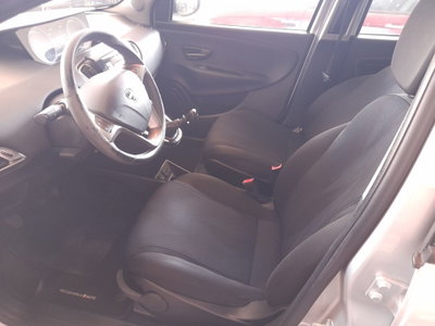 Lancia Ypsilon 1.2 69 CV 5 porte Platinum (4)