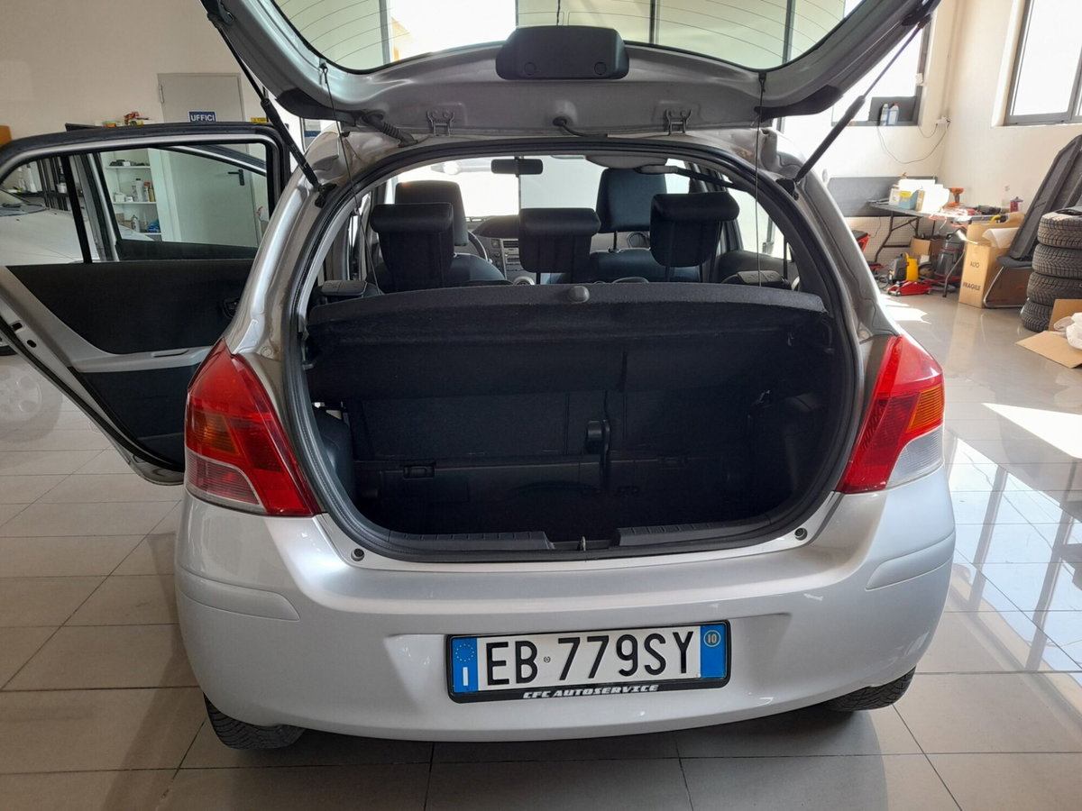 Toyota Yaris 1.0 5 porte Now (11)