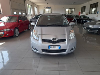 Toyota Yaris 1.0 5 porte Now (2)