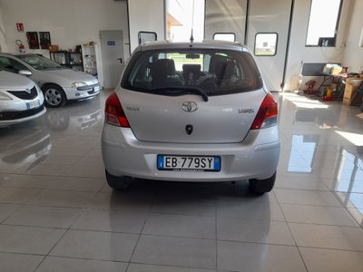 Toyota Yaris 1.0 5 porte Now (4)