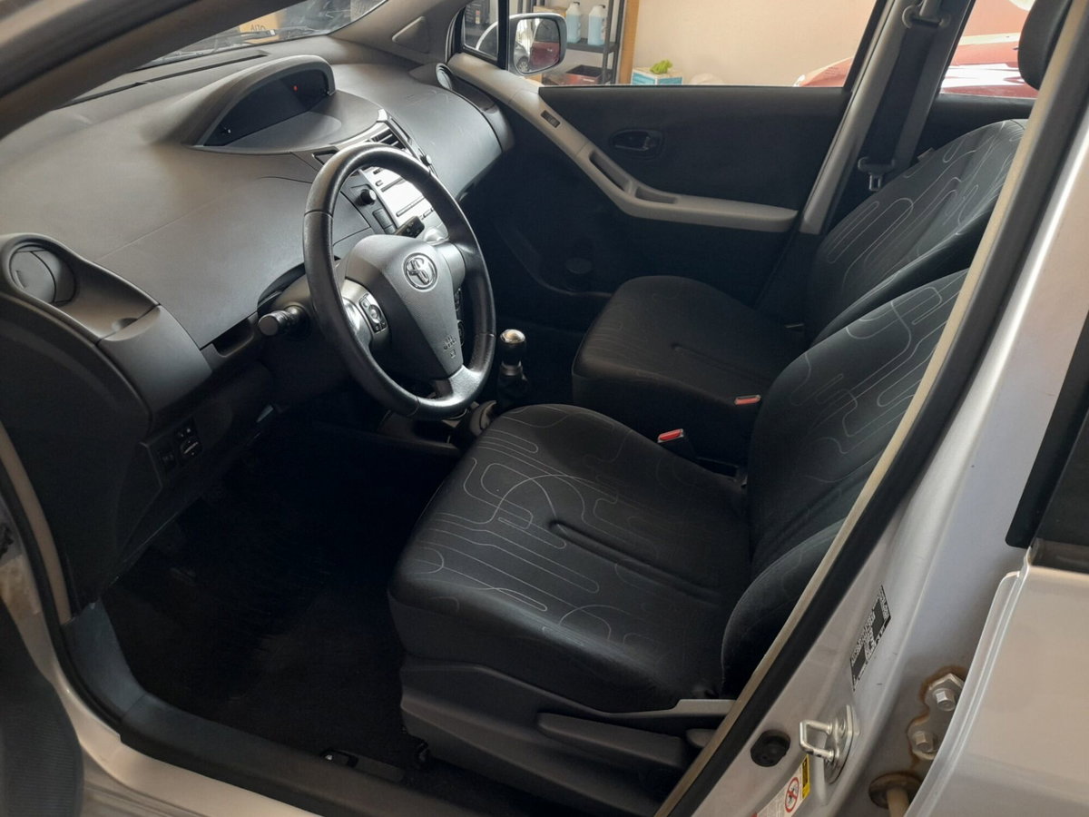Toyota Yaris 1.0 5 porte Now (5)