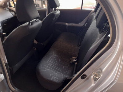 Toyota Yaris 1.0 5 porte Now (6)