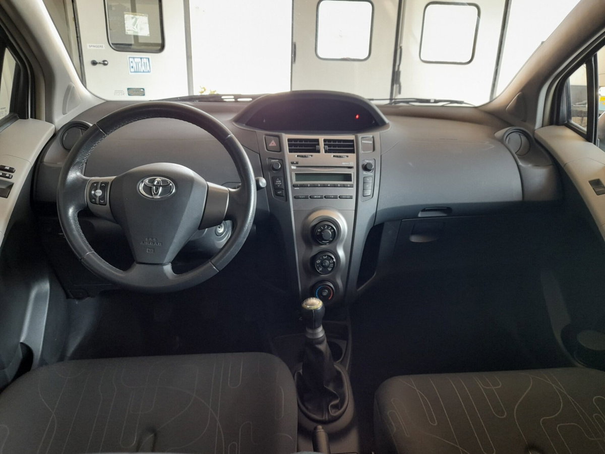 Toyota Yaris 1.0 5 porte Now (7)