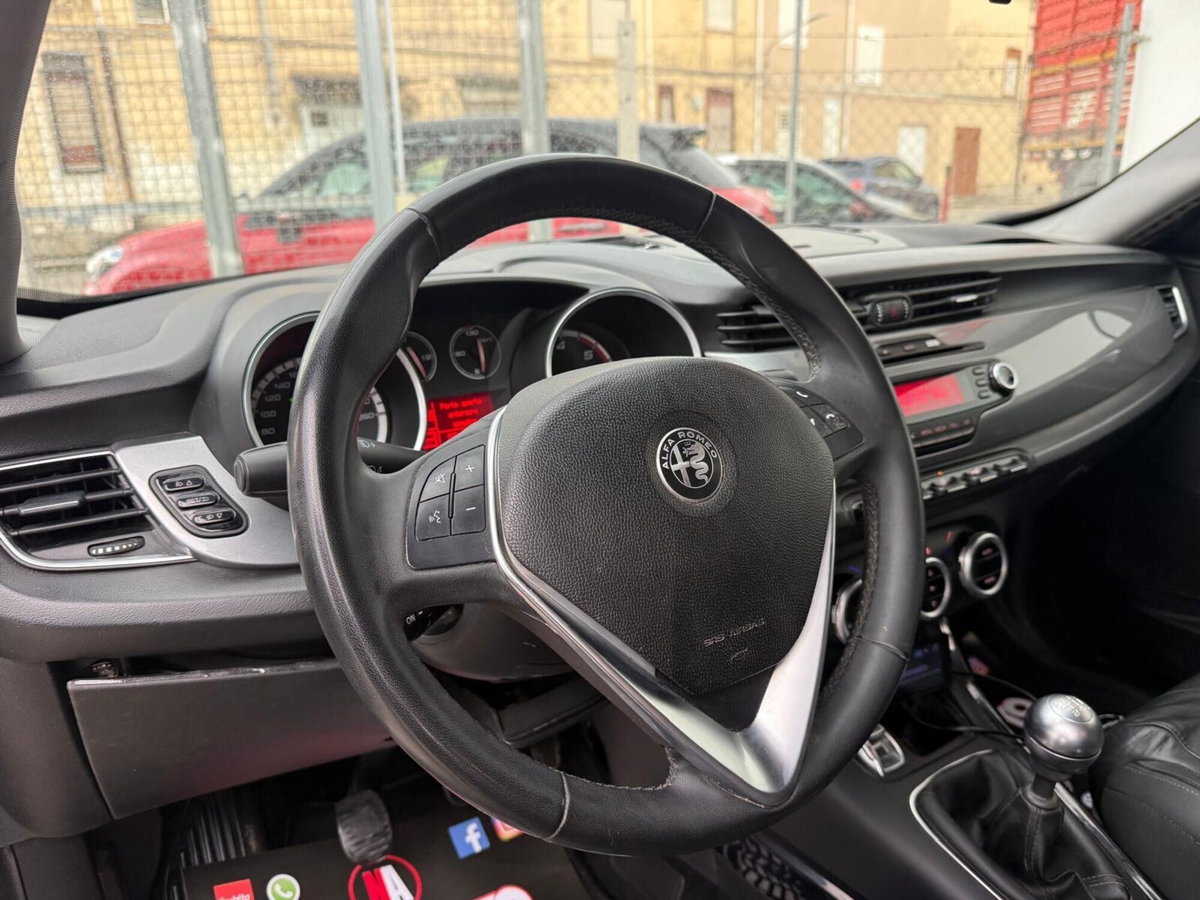 Alfa Romeo Giulietta 1.6 JTDm-2 Exclusive (14)