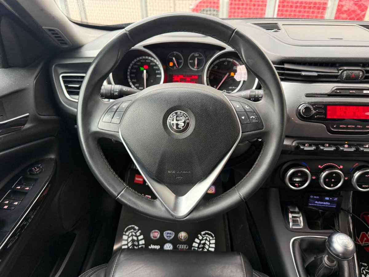 Alfa Romeo Giulietta 1.6 JTDm-2 Exclusive (18)