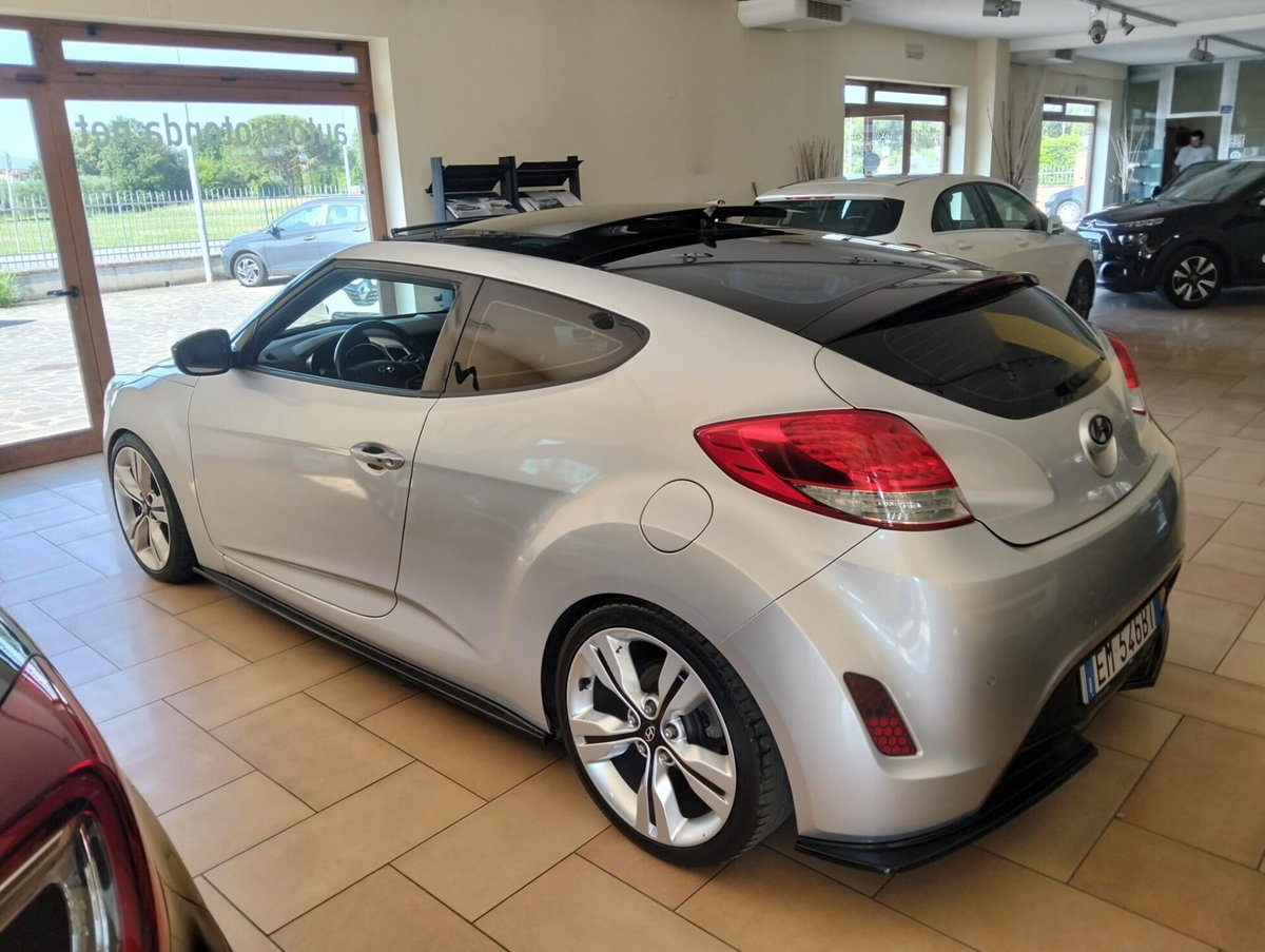 Hyundai Veloster 1.6 GDI Sport (3)