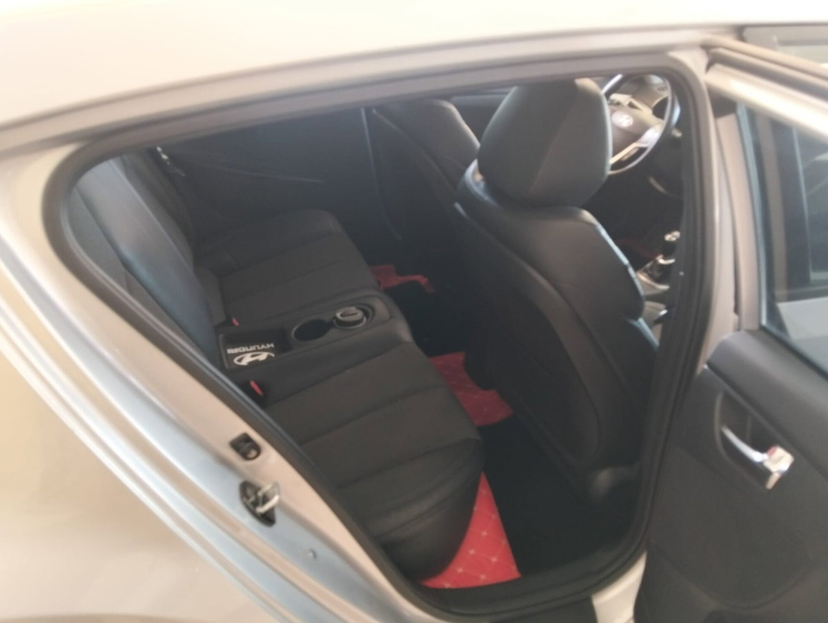 Hyundai Veloster 1.6 GDI Sport (8)