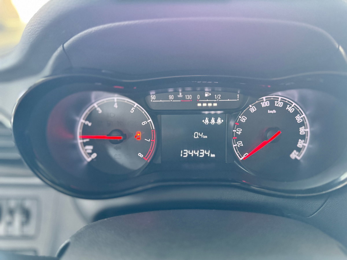 Opel Karl Rocks 1.0 73 CV (4)