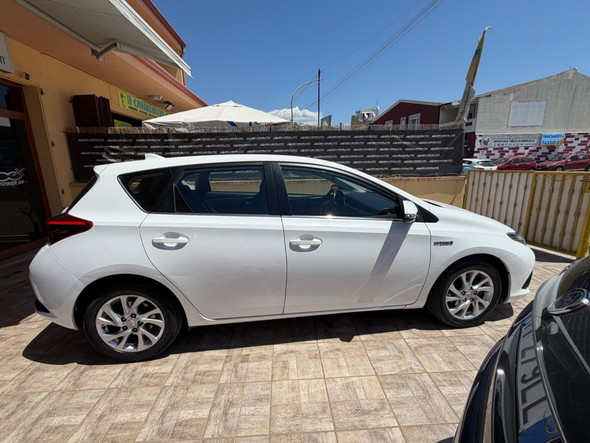 Toyota Auris 1.8 Hybrid Business Pack (11)